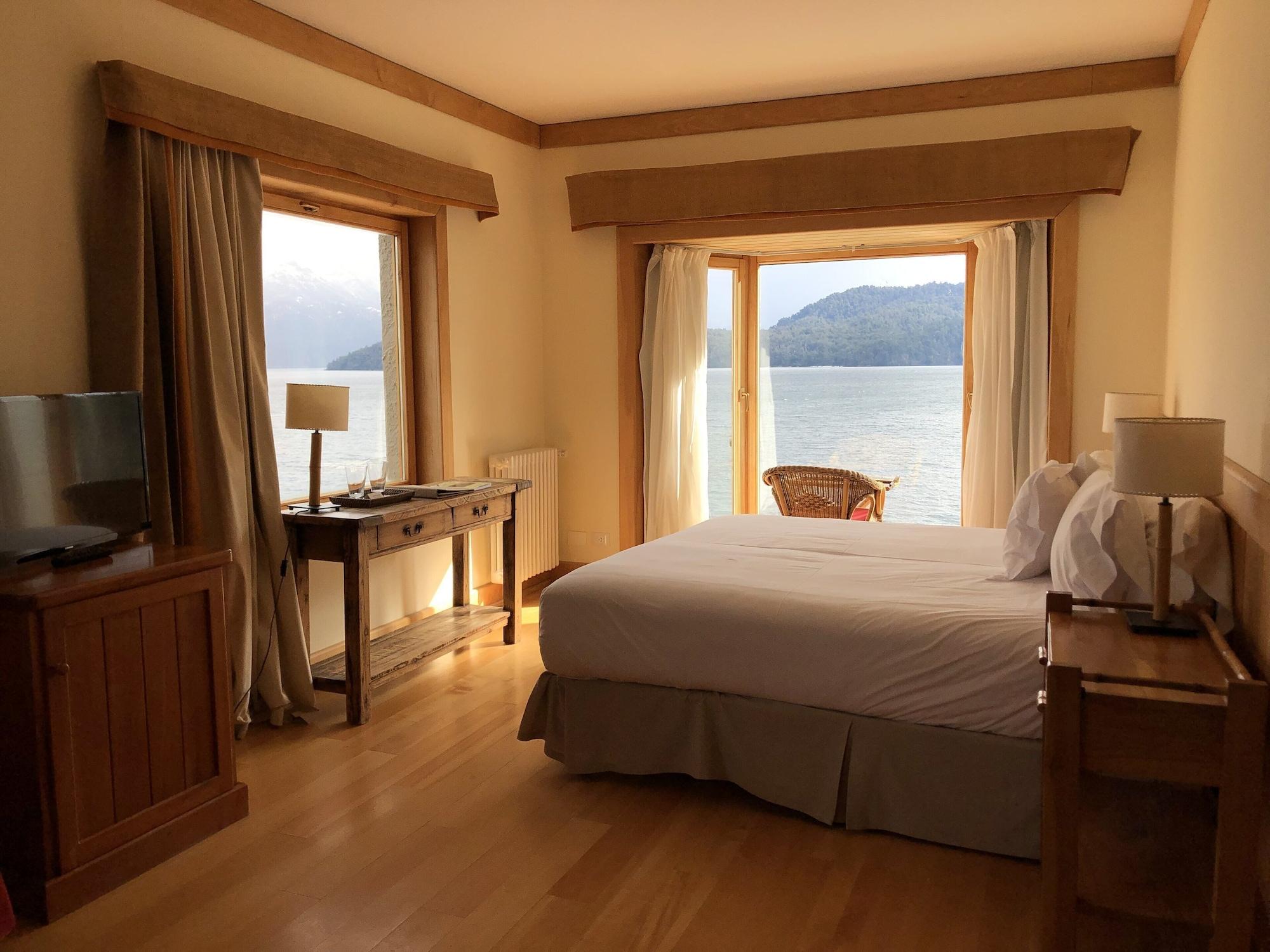 Correntoso Lake & River Hotel ビージャ・ラ・アンゴストゥーラ エクステリア 写真